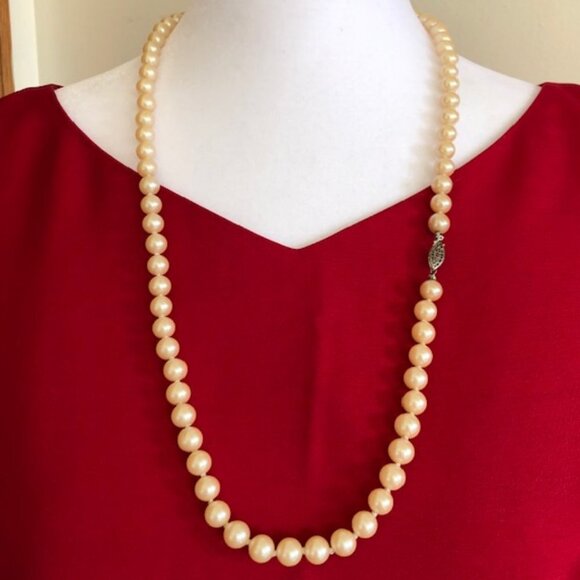 VINTAGE Pearl Costume 27" Necklace Vintage - Picture 1 of 16